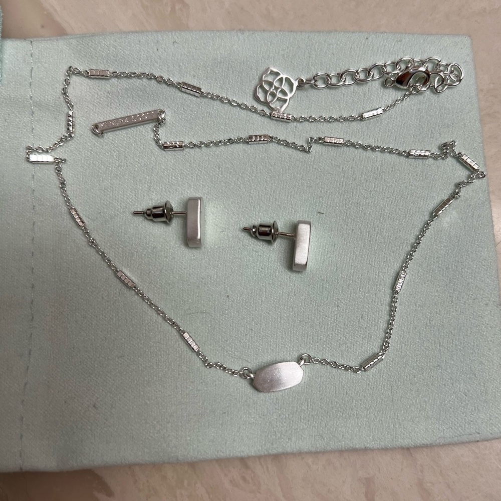 Kendra Scott Fern Pendant Necklace with matching studs